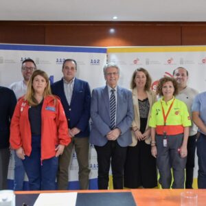 Representantes del Gobierno de Canarias y Comités de Empresa tras la firma del acuerdo