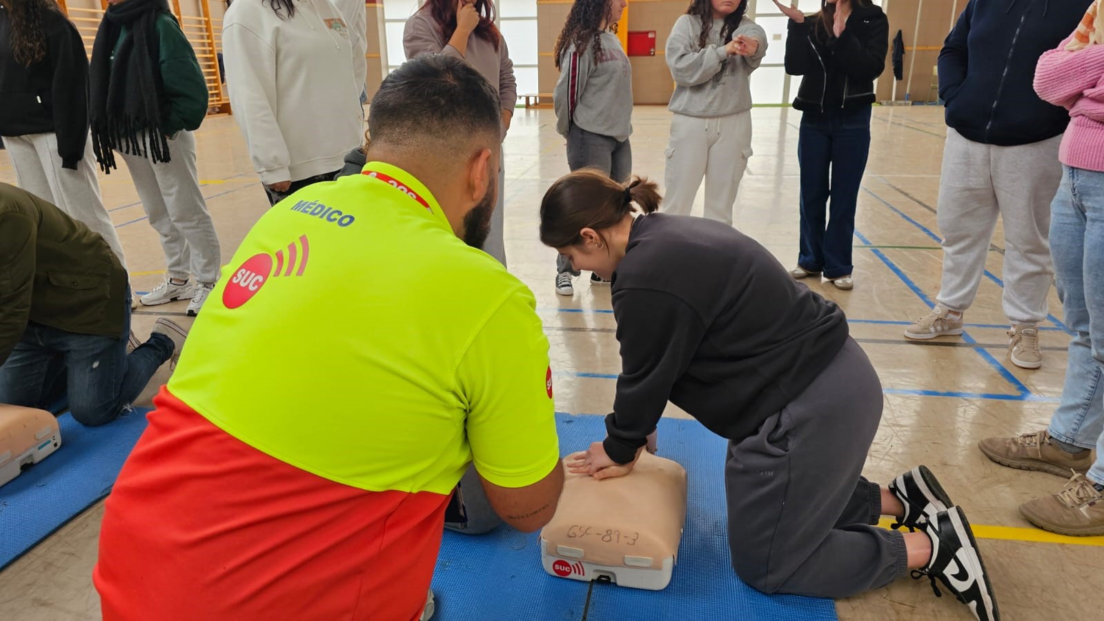 101225 Formación en primeros auxilios del Servicio de Urgencias Canario (SUC) en el Instituto de Educación Secundaria (IES) La Matanza de Acentejo (Tenerife)